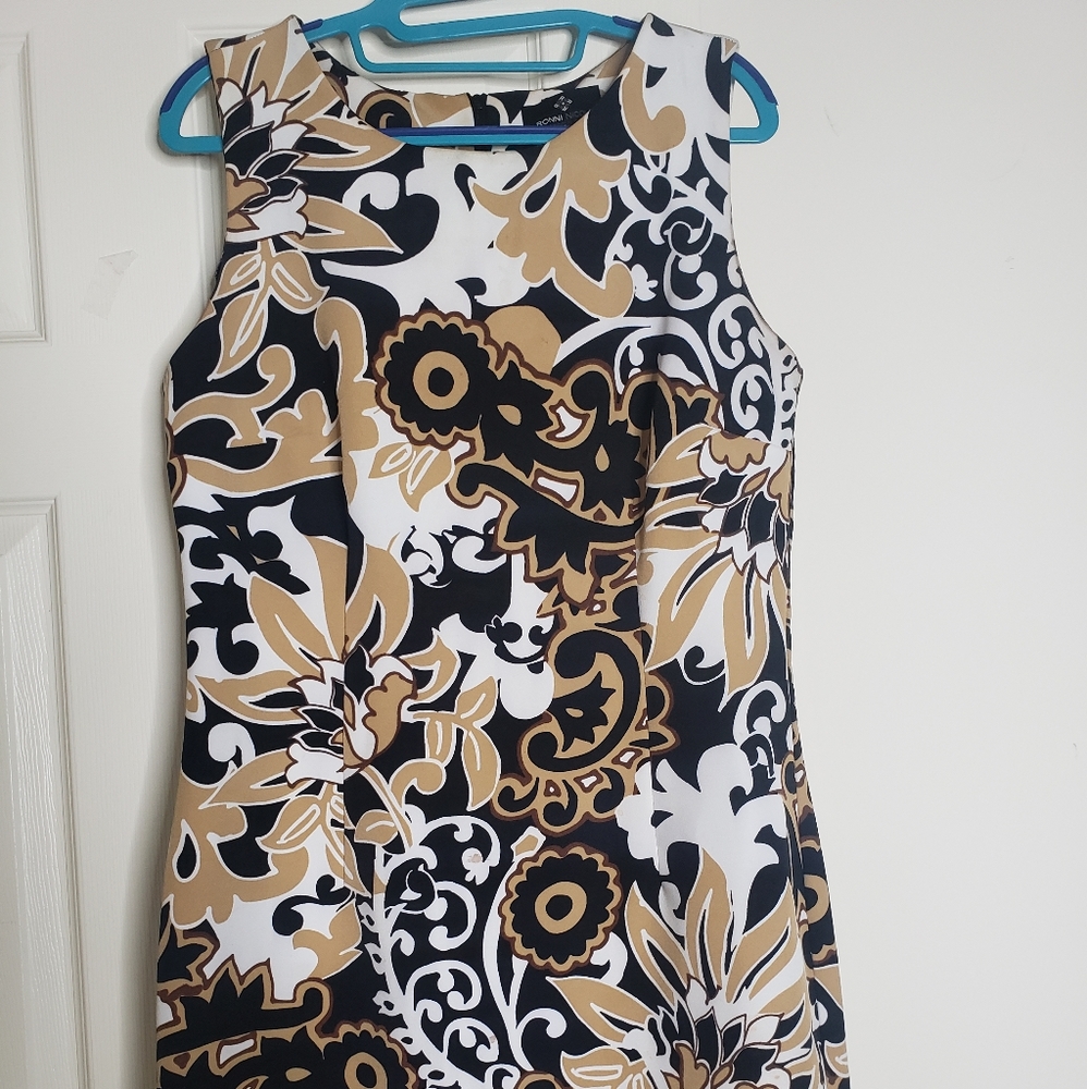 Dress - Picture 4 of 9